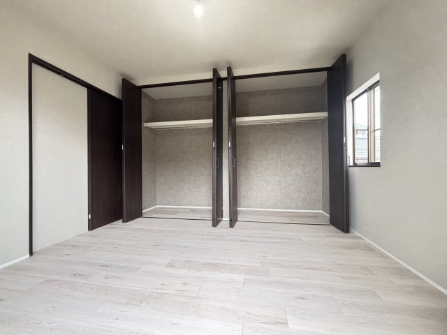 たっぷり収納できるクローゼットです