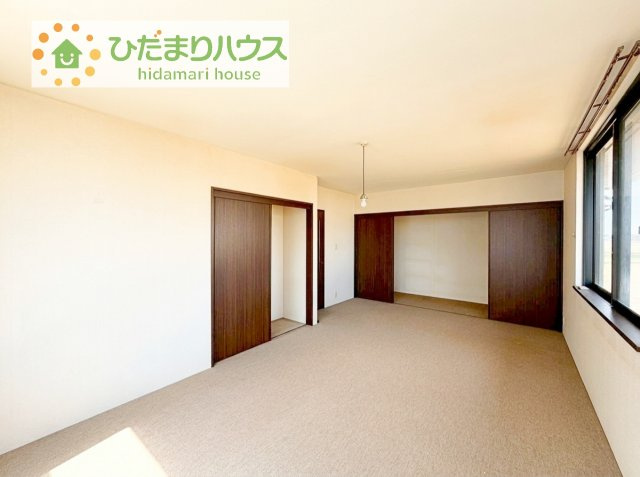 大きなベッドを置いても余裕の広さの主寝室♪