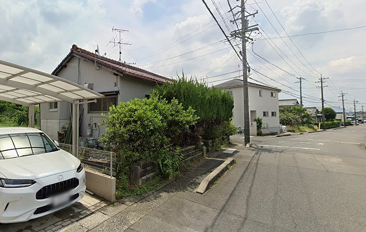 前面道路含む現地写真です