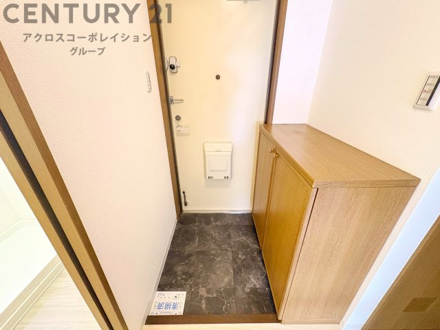 大きな玄関収納付きの玄関です　家族皆様の履物をしっかり収納できます
