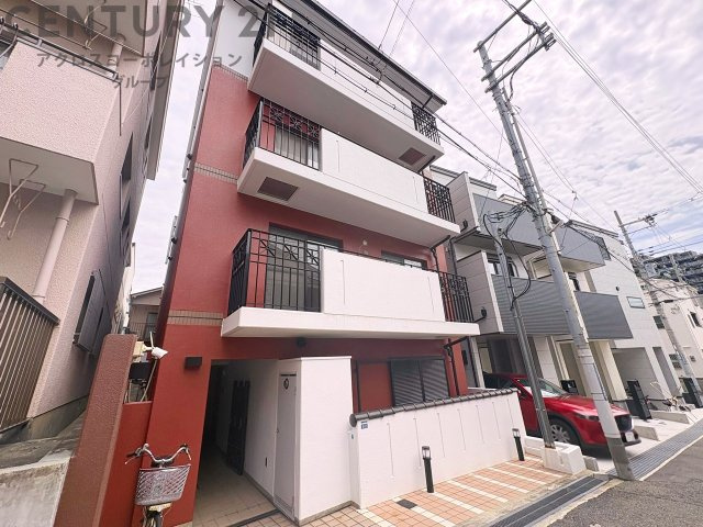 鉄骨造4階建て