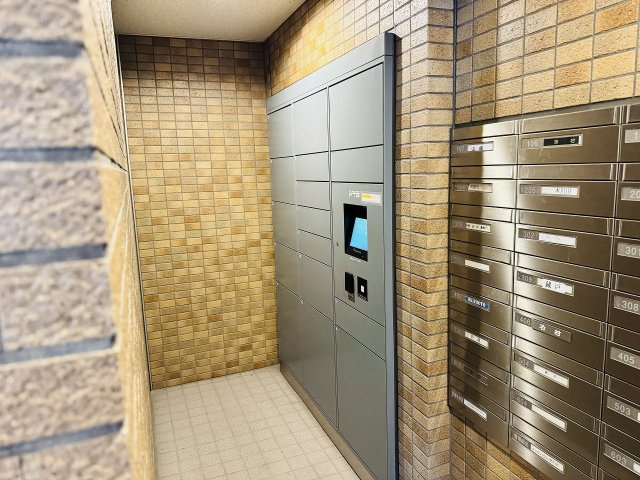 ～不在時の荷物受け取りに便利な宅配ボックスつき～