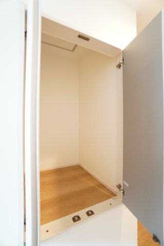 2階廊下収納があることで1階まで取りに行く必要がなくなります。