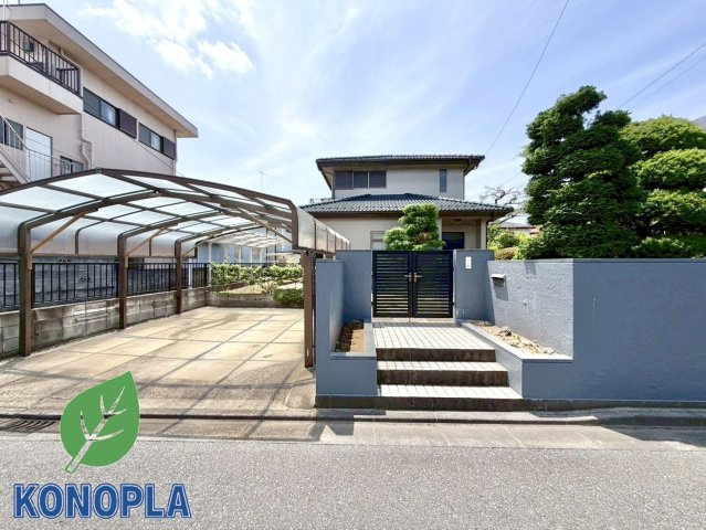 ■外観｜ちょっとしたガーデニングや家庭菜園を楽しめる庭スペースがあり、日々の暮らしに彩りをプラスしてくれます。