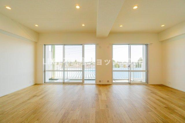 家族と過ごす時間を大切にしたい方にぴったりの明るくゆとりある住空間です。　