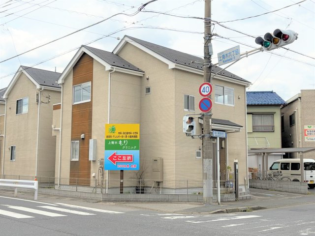 角地に位置し開放感のある立地。陽当たり・通風ともに良好で快適にお過ごしいただけます。