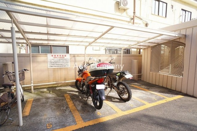 【バイク置き場】