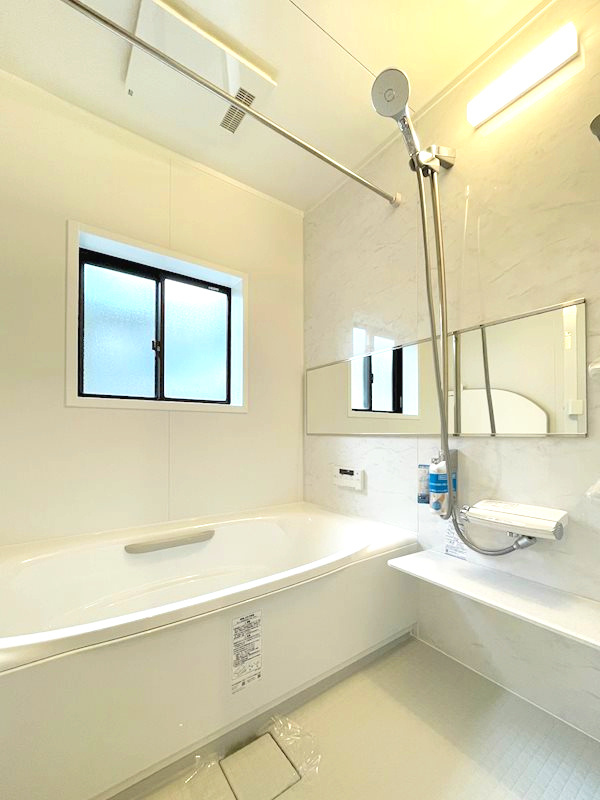 浴室に窓があり換気良好です。