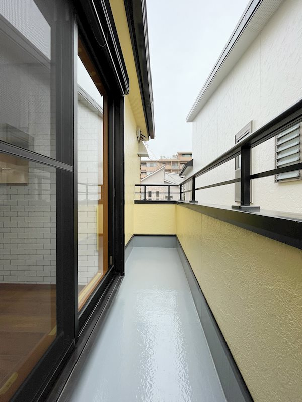 明るいバルコニー