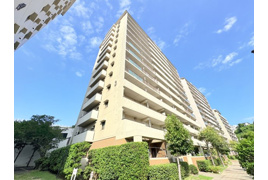 ウェルシティ横須賀ポートバレーヌ3番館の外観