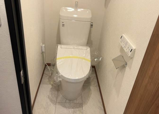 トイレは大きさや形、機能、抗菌性などが異なる多種多彩なタイプが各メーカーから出ています。それぞれに良さがあるため、事前にどういったタイプのトイレがいいのかをご家庭内で決めて、内見に行くといいでしょう。