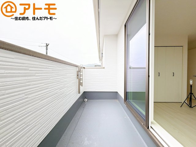 陽当りの良いバルコニーはお洗濯物はもちろんお布団もふかふかになります♪