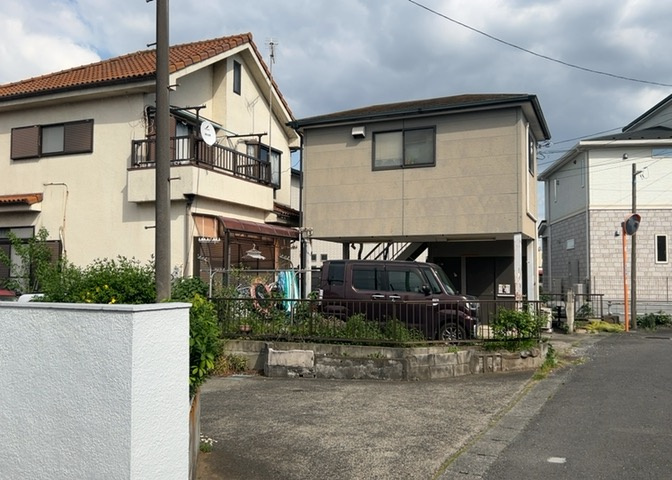 土地を買う際、住む地域の自治体や福祉の補助制度にも注目してみましょう。子供や老人の医療補助やゴミ出しのルールなど、自治体によってルールに大きな違いがあるため、暮らしやすい土地で判断するとよいでしょう。