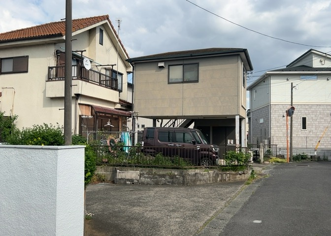 物件の詳細については、現地を見てわかること以外に、役所や法務局などで調べないとわからないことがあります。そのため、現地に行く場合は、もしこの物件を買ったらどのような生活ができるかをイメージしましょう。
