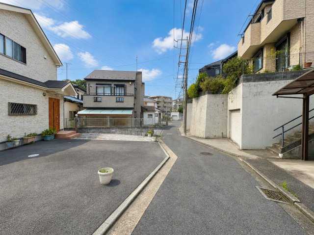 ◆前面道路は閑静な住宅地。車通りの少ない道路です。お子様にも安心です。