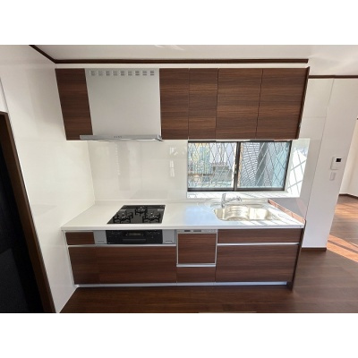 使いやすい吊戸棚で、キッチンを広々と活用できます！