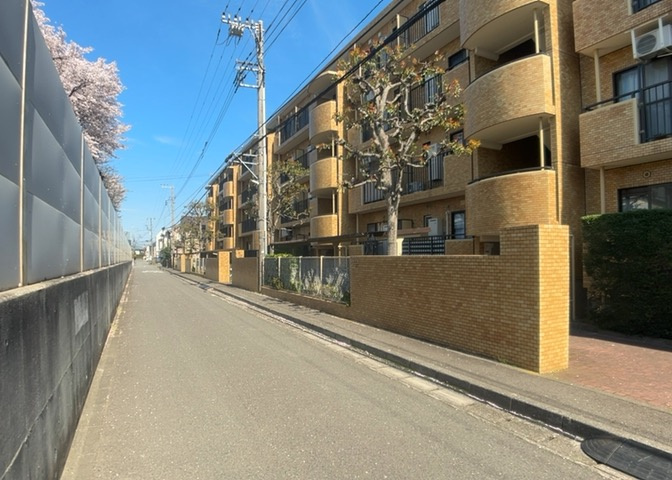 景色重視でお家選ぶをするとスーパーが遠い！学校が遠い！など生活をするうえで利便性で困ることもあります。まず一度現地を見学する際に、周辺の施設などがあるかを確認し、暮らし始めた後のことを想像しましょう。