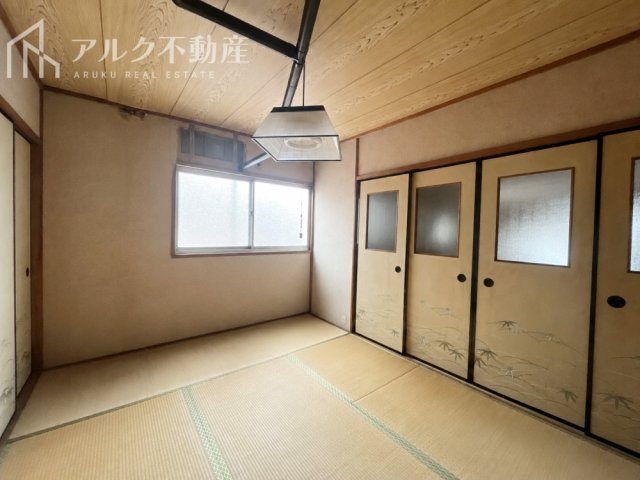 和室（AIによる荷物消去を行った画像です）