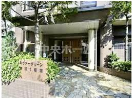 【エントランス】マンションのエントランスは、その物件の印象を決める、顔とも言える場所です。毎日通る場所ですからきれいなのが一番です。