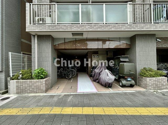 【エントランス】マンションのエントランスは、その物件の印象を決める、顔とも言える場所です。毎日通る場所ですからきれいなのが一番です。