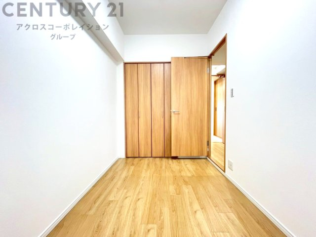 寝室…リラックスできるプライベート空間で、快適な睡眠をサポート。個人の好みに合わせたインテリアや寝具で心地良さを追求。プライベートな時間を過ごし、リフレッシュする場所におすすめです。
