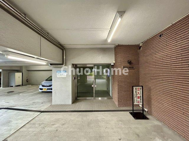 【エントランス】マンションのエントランスは、その物件の印象を決める、顔とも言える場所です。毎日通る場所ですからきれいなのが一番です。