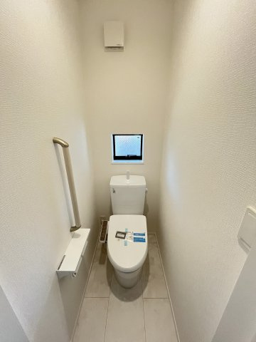 施工例。1階のトイレです。施工例は完成時と異なる場合があります。