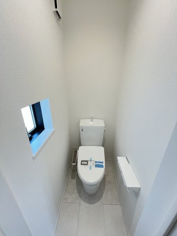 施工例。2階にもトイレです。施工例は完成時と異なる場合があります。