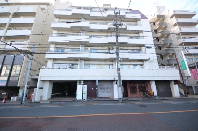 徒歩10分圏内に小学校・スーパー・コンビニ・郵便局・図書館・総合病院など周辺環境充実