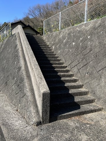 土地へ上がる階段