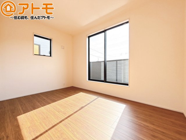 バルコニーに面したお部屋なので、布団などの大きなものも楽々干せます♪
