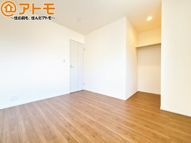 収納スペースもしっかり確保したお部屋は、収納家具の数も減らせるのでお部屋を広く使えます！