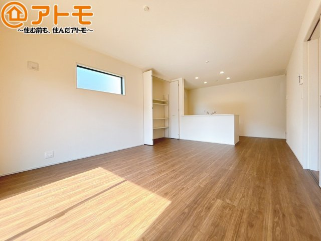 家族団らんのイメージは、リビングを思い浮かべませんか？リビングこそ広々としたお部屋が良いですね♪