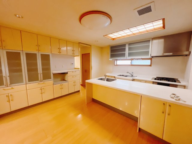 ■ダイニング｜出来上がった料理を運びやすいダイニング♪お料理中も家族との会話がはずみます♪