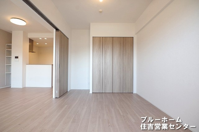約6帖の洋室です！お部屋には収納や窓があります！
