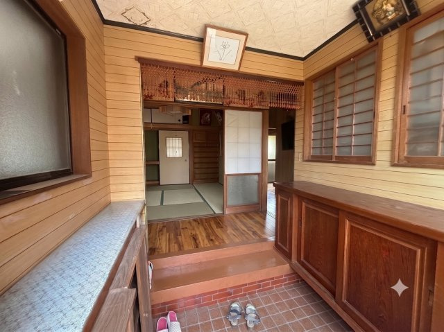 AIにて家具の削除加工を行っております。