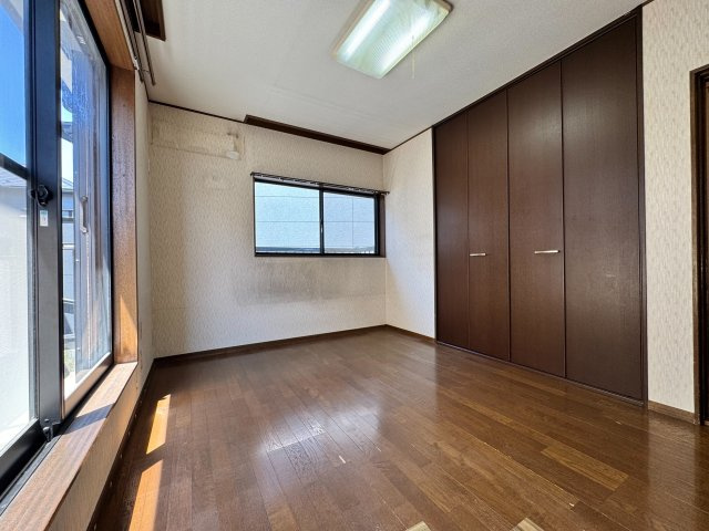 暮らし方に合わせて柔軟に使える洋室。寝室としてはもちろん、趣味の部屋やテレワークのスペースにもぴったり。毎日の生活にそっと寄り添う、扱いやすい一室です。　