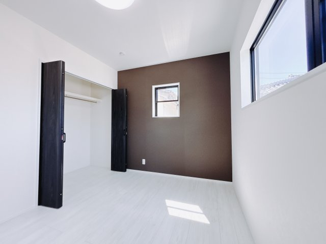 ■2階洋室｜2階各居室には収納をご用意しています♪常にお部屋を綺麗に保てます！小さなお子様も自然とお片付けができるようになるのでうれしいですよね！