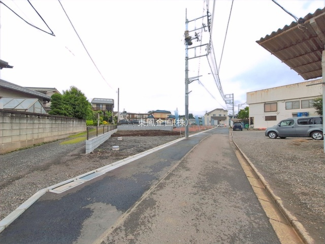 前面道路含む現地写真です