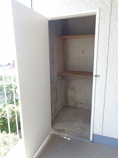 バルコニーにある物入です。