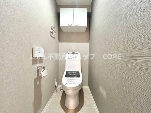 トイレはウォシュレット標準の節水トイレで、デザイン性・清掃性に優れたトイレを採用