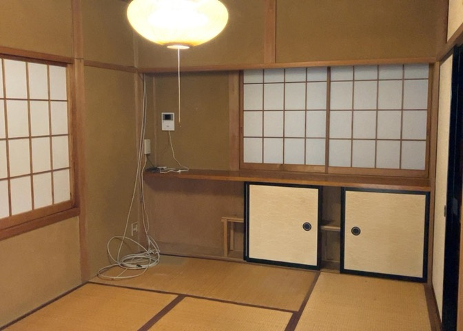 寝室でゆっくりと過ごすためにはベッド周りの適度な空間を担保することや窓の位置、照明の明るさ、寝室の広さなどを考える必要があります。自身や家族の構成とライフスタイルに併せて寝室にする部屋を選びましょう！