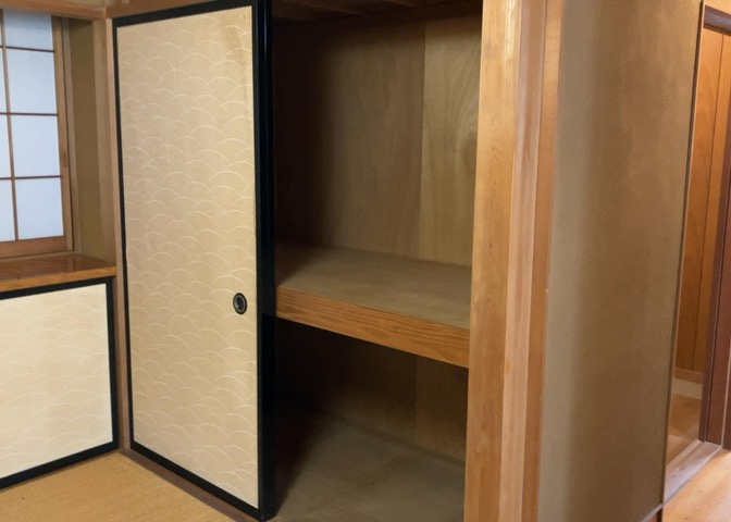デザイン性を重視しすぎて収納が少なかった！なんてことにならないため、事前に現地で収納の数を確認しておくことをお勧めします。クローゼット以外にも床下収納や屋根裏収納、パントリーなどもチェックしましょう。