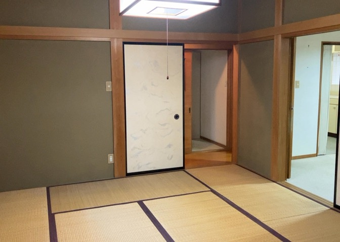 ダイニングにはダイニングテーブルセットなどを置くことが多く、間取りにおいて「D」と略記されますが、食事を作るときの作業場として使用したり、朝食を食べたりするときだけに使われるケースも少なくありません。