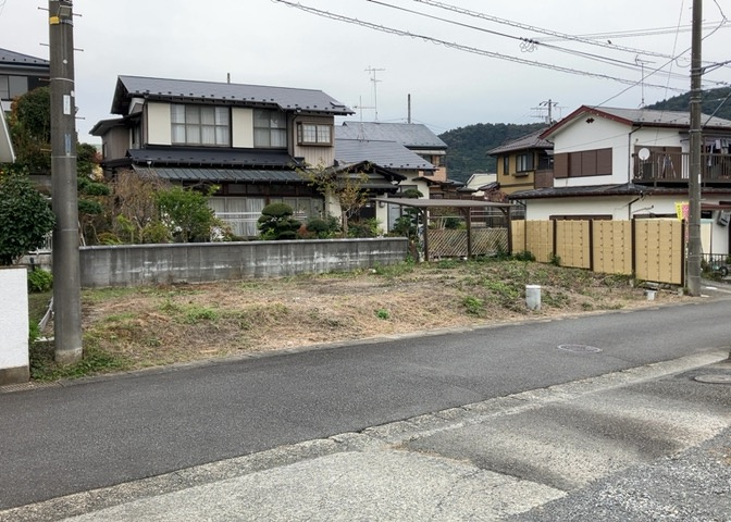 物件の詳細については、現地を見てわかること以外に、役所や法務局などで調べないとわからないことがあります。そのため、現地に行く場合は、もしこの物件を買ったらどのような生活ができるかをイメージしましょう。