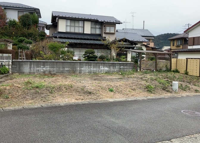 家を建てる前提で土地を探している場合、地盤の丈夫さは譲れない条件の一つです。地盤が脆弱だと追加工事が必要となります。また、過去に地盤沈下や液状化現象を起こした土地は、できるだけ避けた方がいいでしょう。