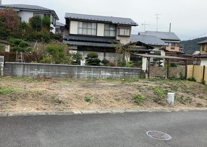 人が暮らすうえで日光は大切な要素となります。日当たりの良さは譲れないポイントですね。併せて近くに大きな建築物の建築予定がないか、あるいはそれが可能な土地が近くにないか事前に確認することもお勧めします。