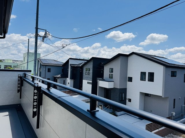 ～南向きで陽当たりの良いバルコニー　洗濯物がよく乾きそうです～
