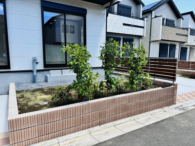 ～ちょっとしたガーデニングなども楽しめる庭付き～