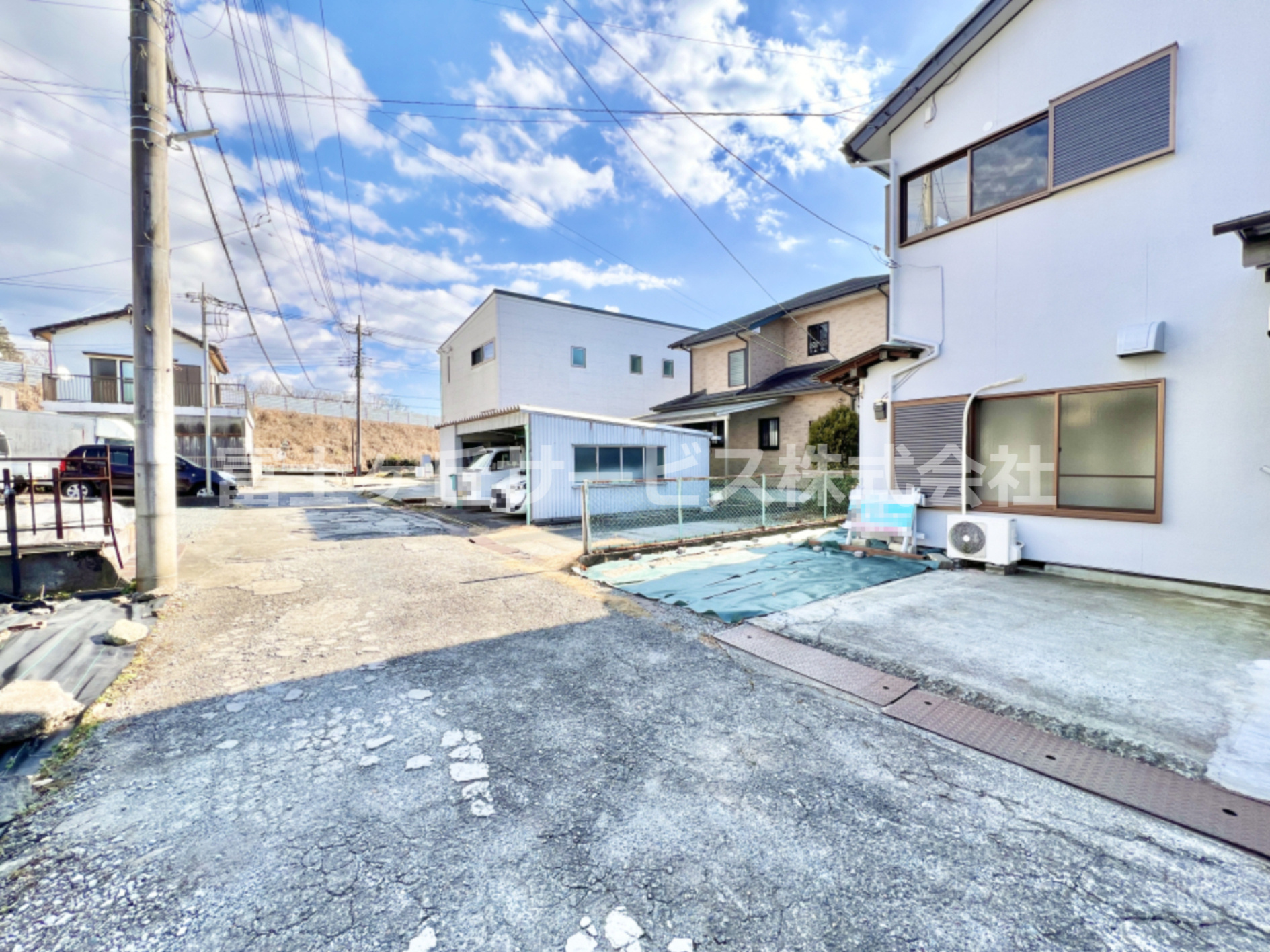 前面道路含む現地写真です